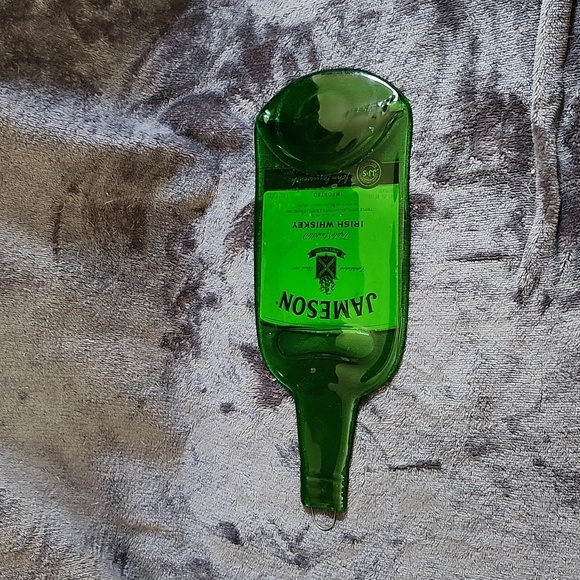 Flattened Jameson whiskey bottle - Picture 2 of 4